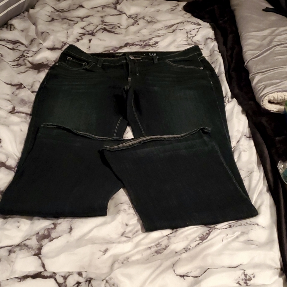 FLARE LEG JEANS